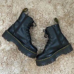 DR MARTENS JADON SMOOTH LEATHER PLATFORM BOOTS